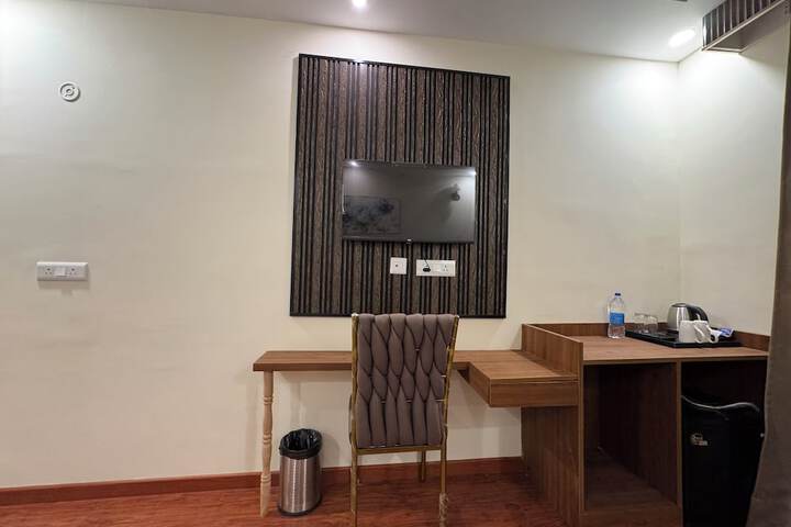 Room 4 of 39