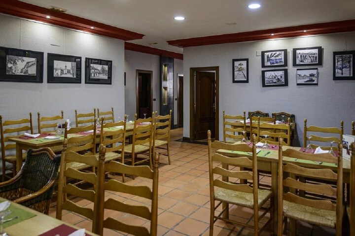 Dining 18 of 34