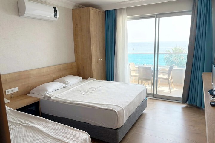 Room 4 of 32