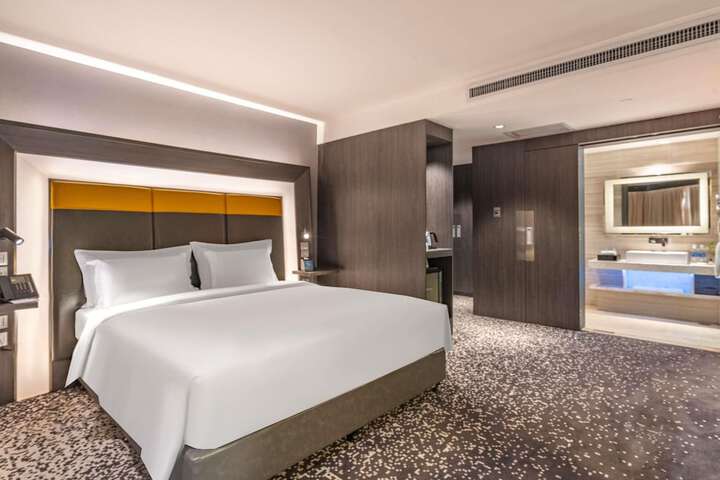 Room 10 of 73
