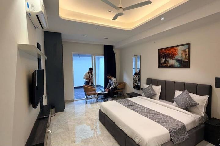 Room 4 of 32