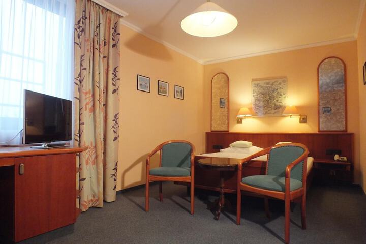 Room 28 of 47