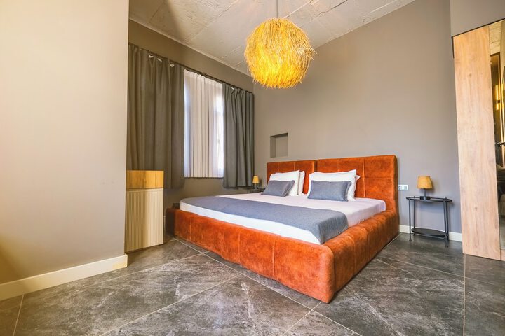 Room 5 of 18