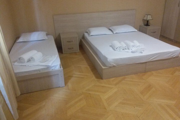 Room 6 of 35