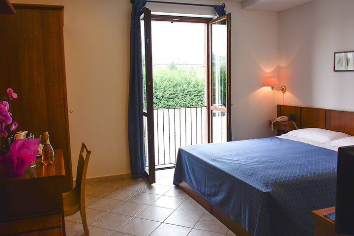 Room 6 of 24