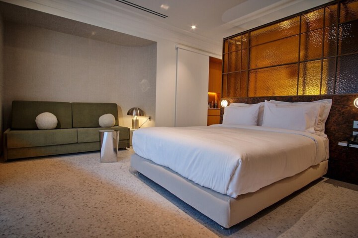 Room 43 of 67