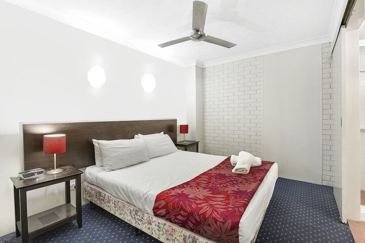 Room 12 of 76