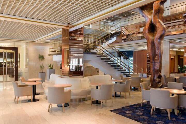 Entrance & Lobby