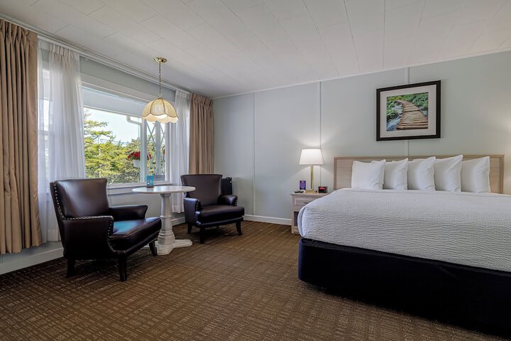 Room 10 of 27