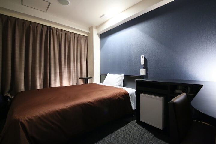 Room 12 of 33