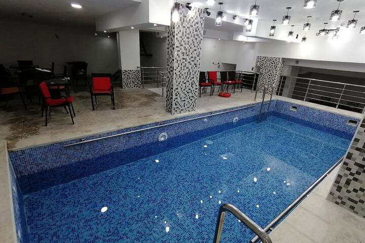 Pool 39 of 44