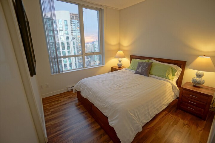 Room 4 of 13