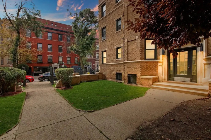 Photo of Chicago Lifestyle 3BR Apt in Lake View