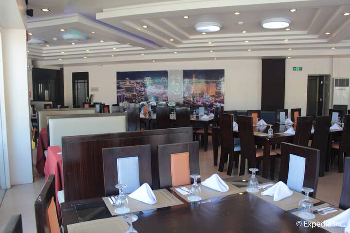 Dining 62 of 77