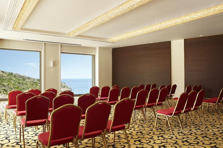 Business Center 220 of 241