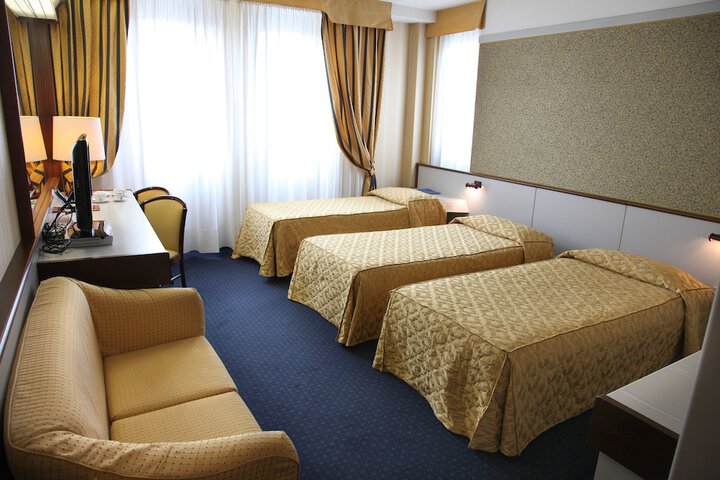 Room 10 of 130