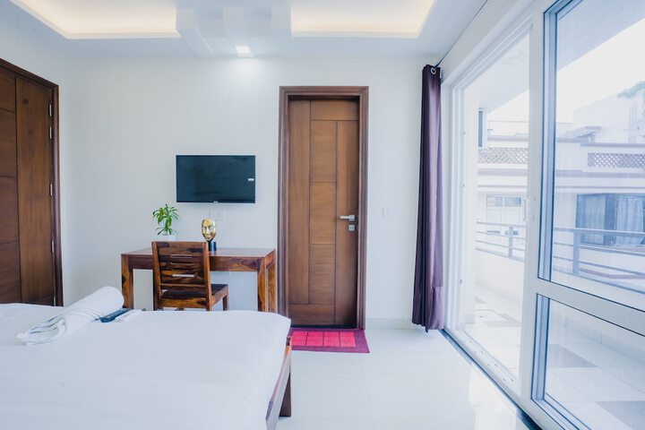 Room 5 of 17