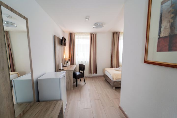 Room 17 of 30
