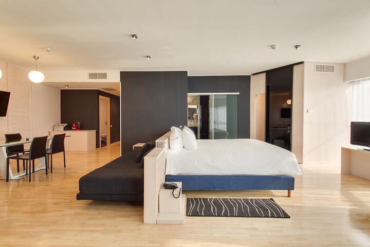 Room 5 of 86