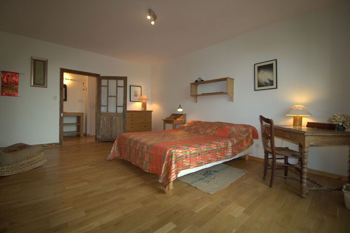 Room 5 of 11