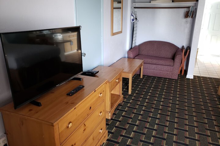 1 Bedroom Queen Bed (4 of 4)