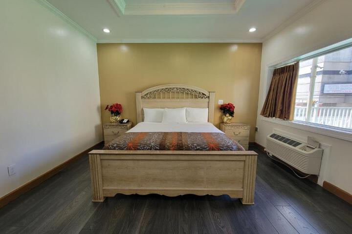 Standard | King Bed (10 of 11)