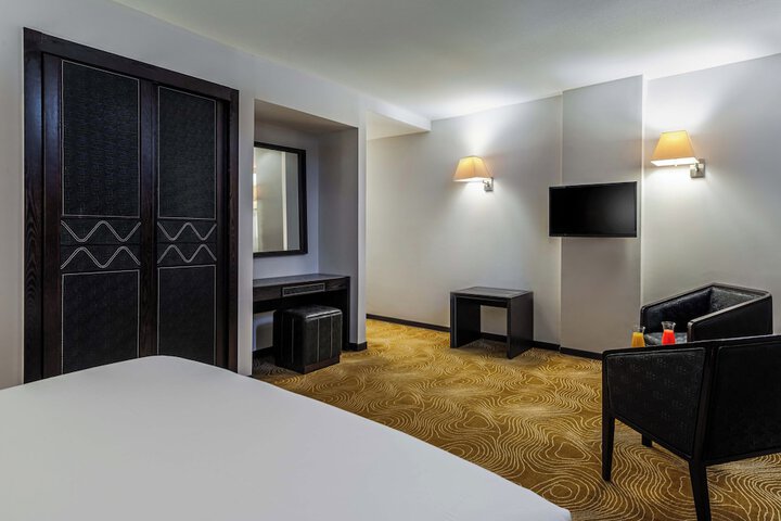 Room 11 of 35