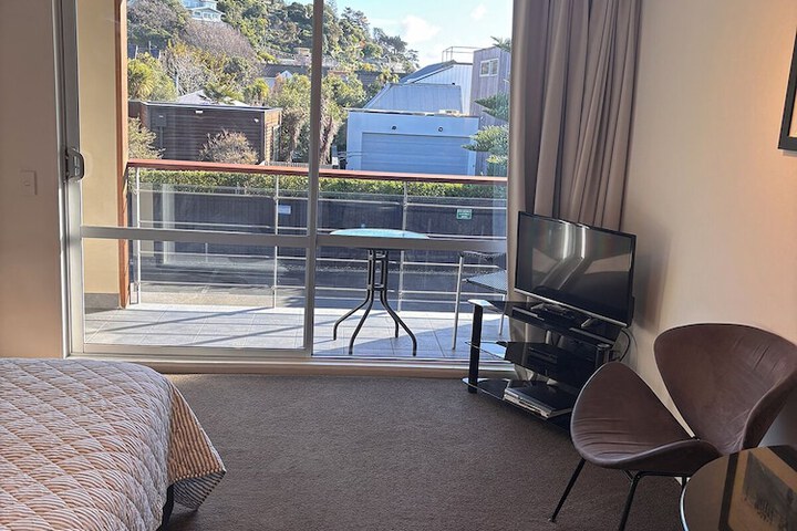 Room 4 of 90
