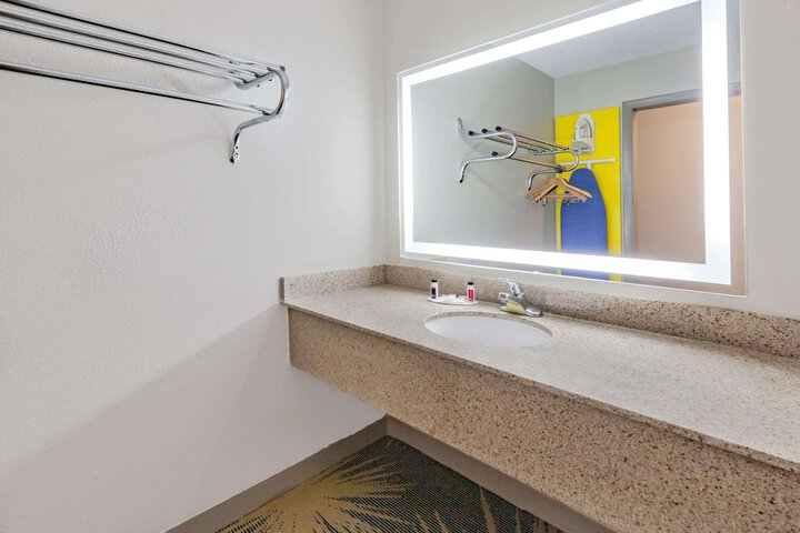 Room 19 of 25