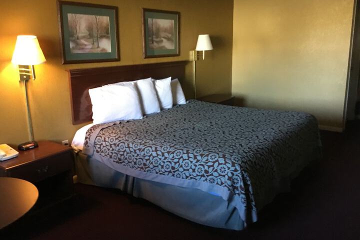 Basic Single King Bed (3 of 11)