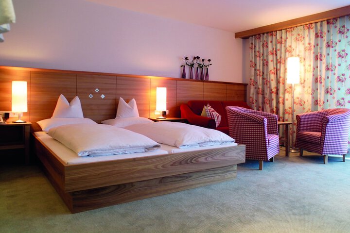 Room 2 of 90