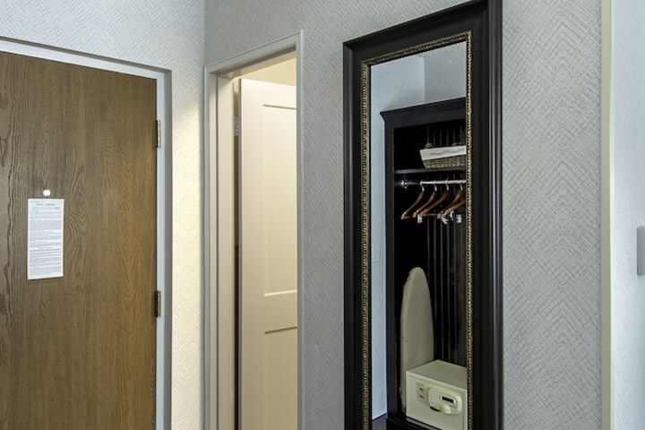 2 Double Beds (1 of 5)