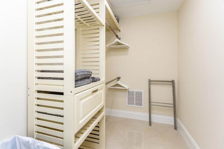 Room 29 of 157
