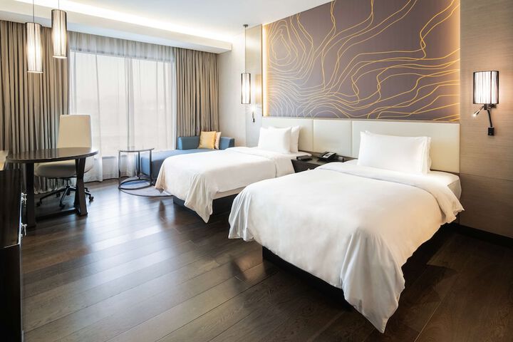 Room 20 of 189