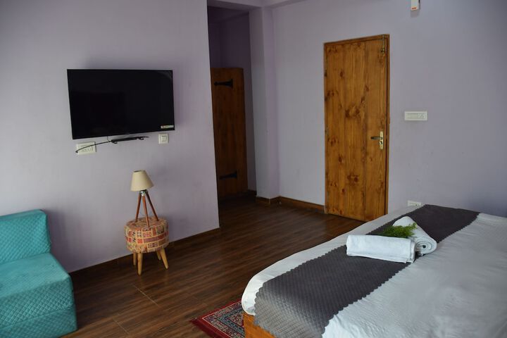 Room 3 of 12