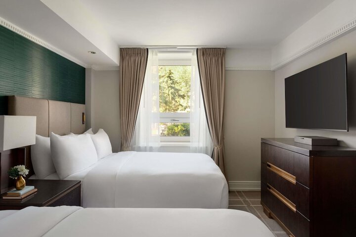Room 120 of 299