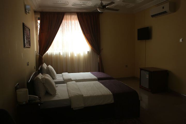 Room 16 of 37
