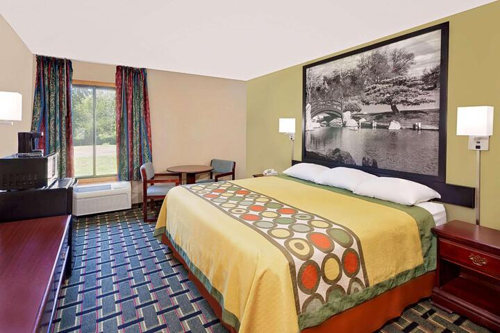 1 King Bed (5 of 5)