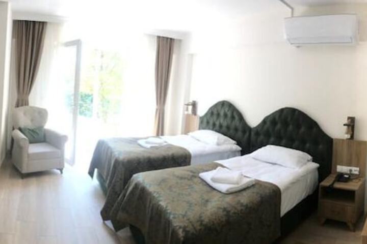 Room 4 of 9