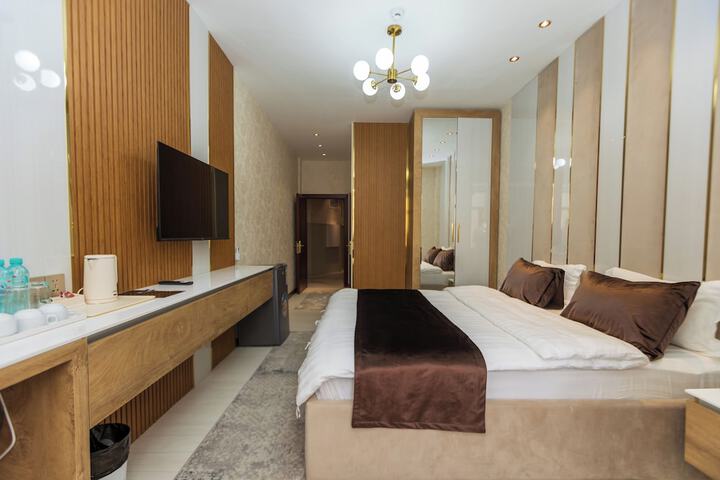 Room 3 of 68