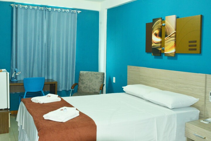 Room 11 of 32