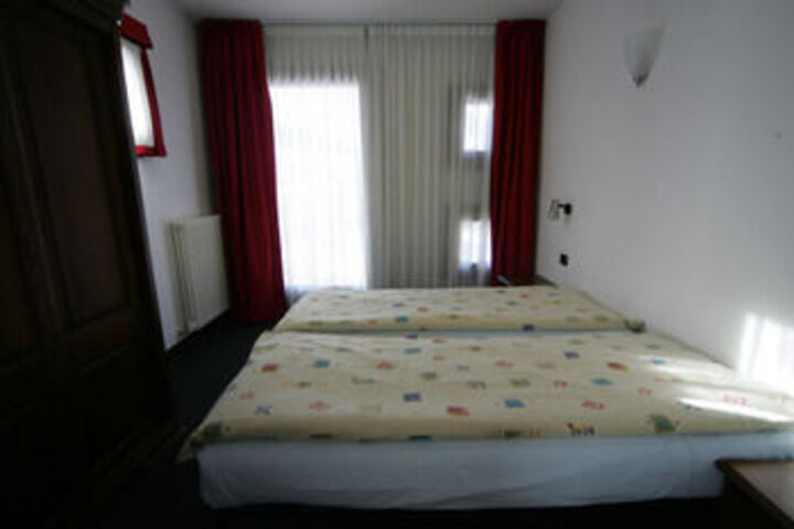 Room 12 of 20
