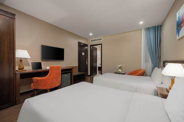 Room 10 of 104