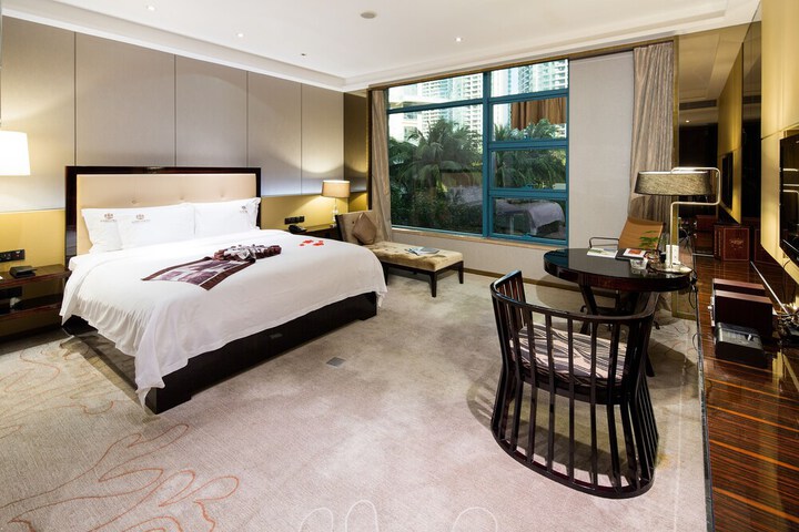 Room 7 of 33