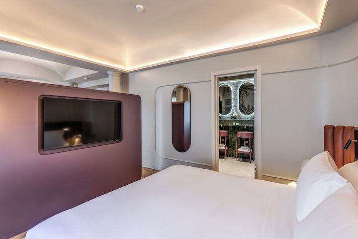 Room 15 of 51