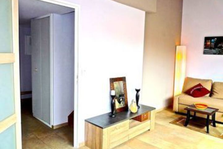 Room 28 of 33