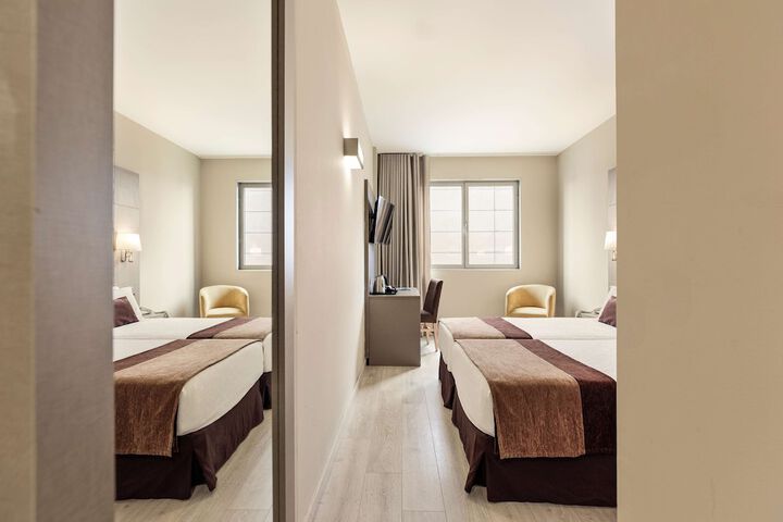 Room 28 of 90