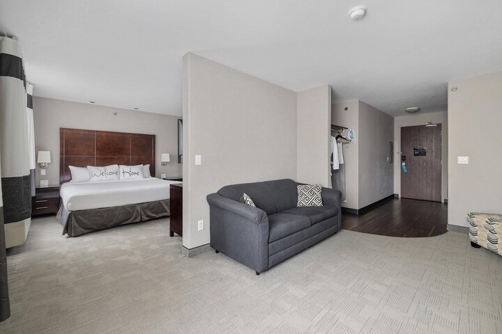 Room 16 of 37