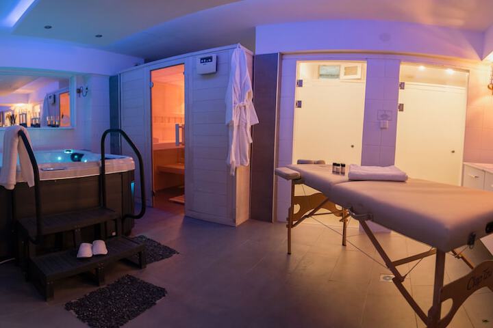 Room 28 of 67
