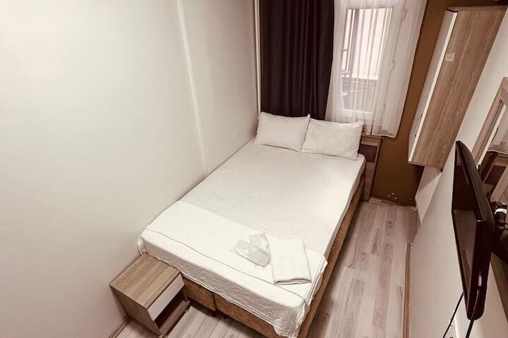 Room 9 of 32